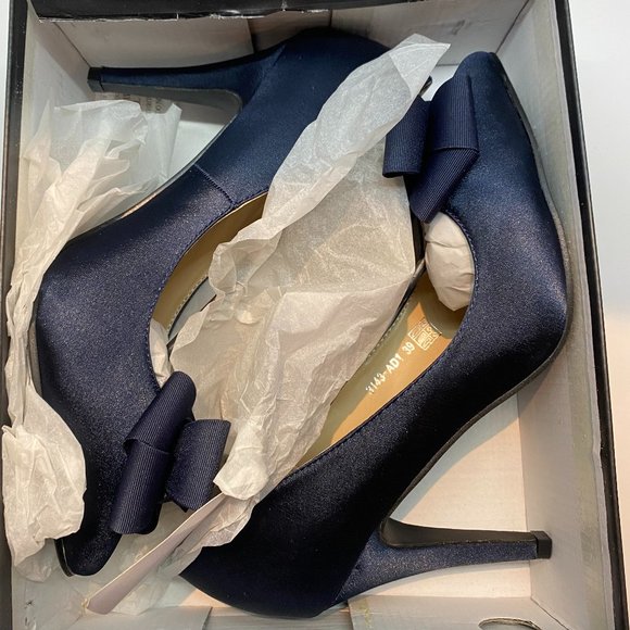 BRAND NEW Navy Pointed Toe Bow Heel Pump - Picture 8 of 9